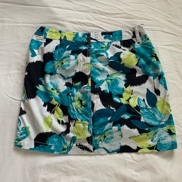 Adorable skort like new needs a new home ! - Picture 6 of 6